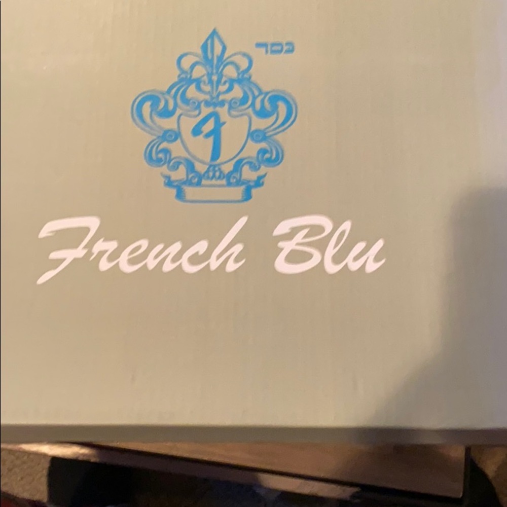 NWT French Blu wedge boot